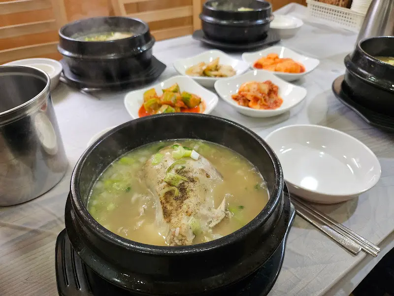 녹두삼계탕 한 상 차림