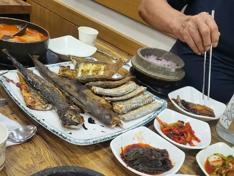 푸짐한 생선구이 한 상 차림