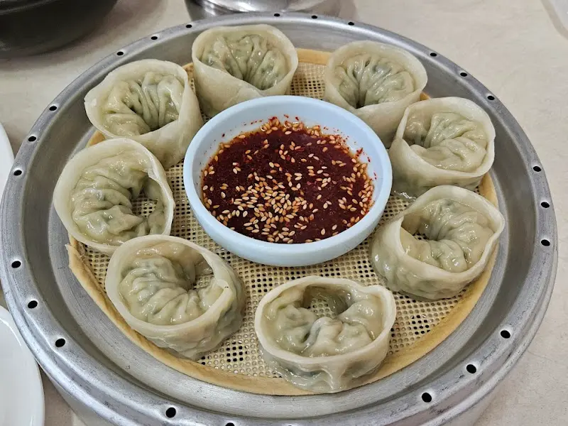 윤기 좔좔 만두