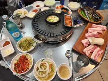 퇴근하고 달려간 안산 육덕봉, 진짜 동네 주민만 아는 고기 맛집 인정!