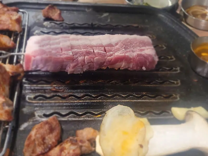 고기와 곁들여 먹는 밑반찬