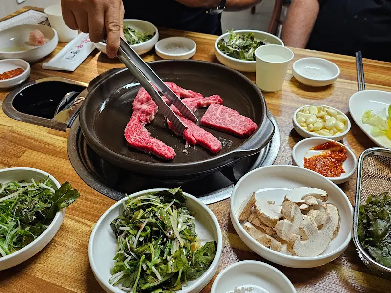 돌판에 구워지는 한우