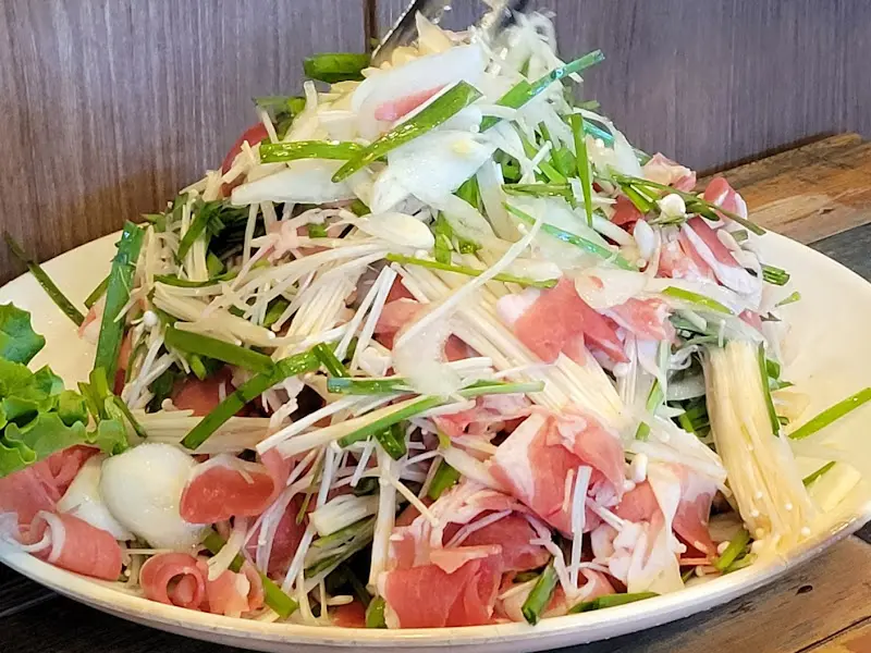 푸짐하게 담겨 나온 오리불고기 한 접시