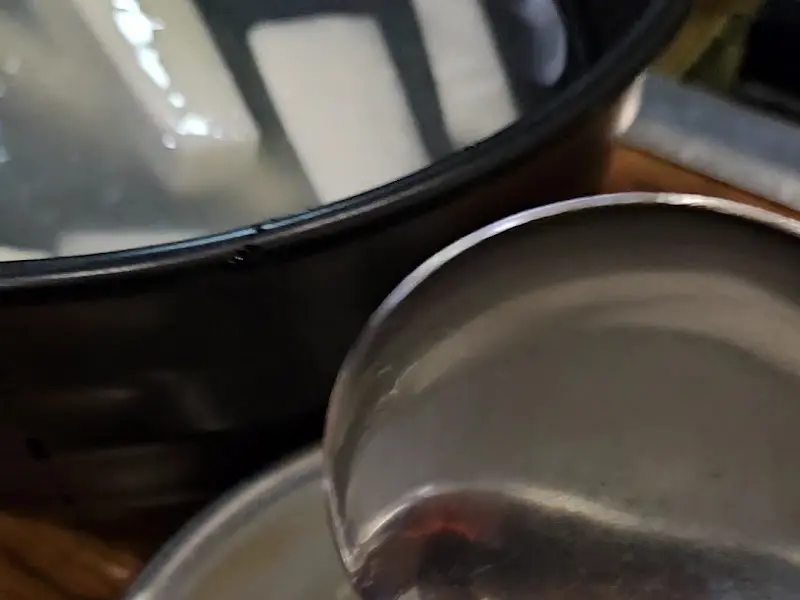 따뜻한 물수건과 컵