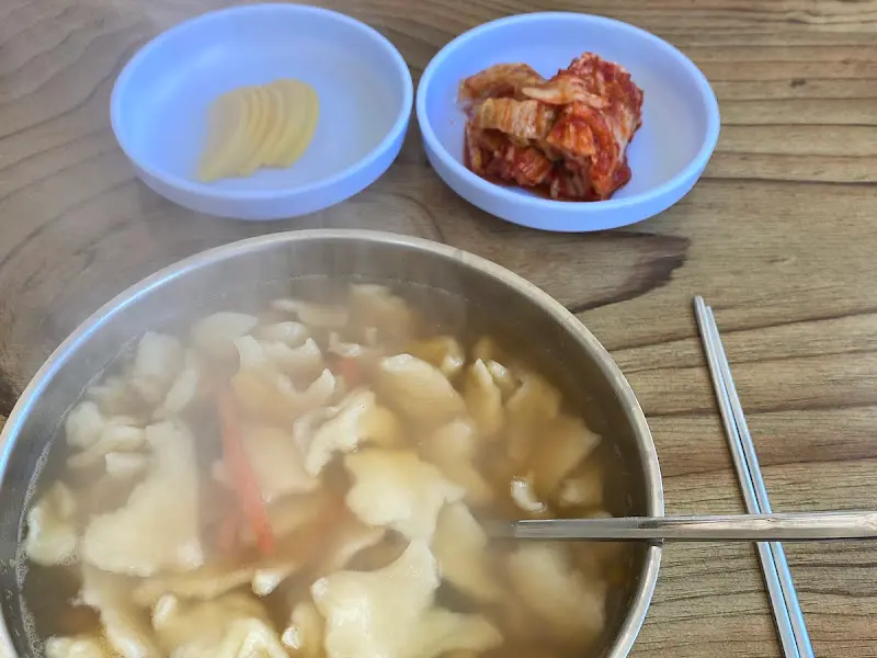 김치수제비