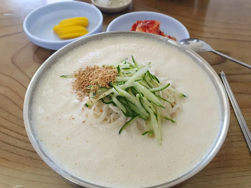 고소한 콩국수