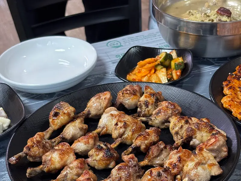 윤기가 흐르는 닭어깨봉 구이