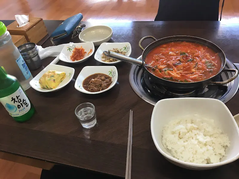 깔끔하게 차려진 한 상 차림