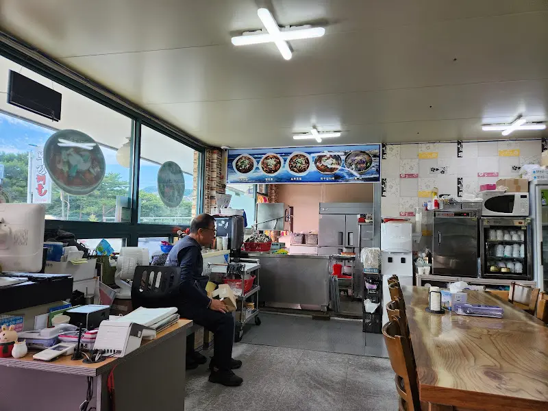 부림해물 식당 내부