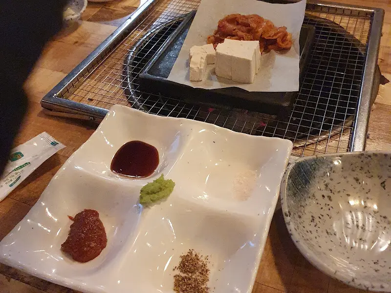 초돈숯불구이 밑반찬