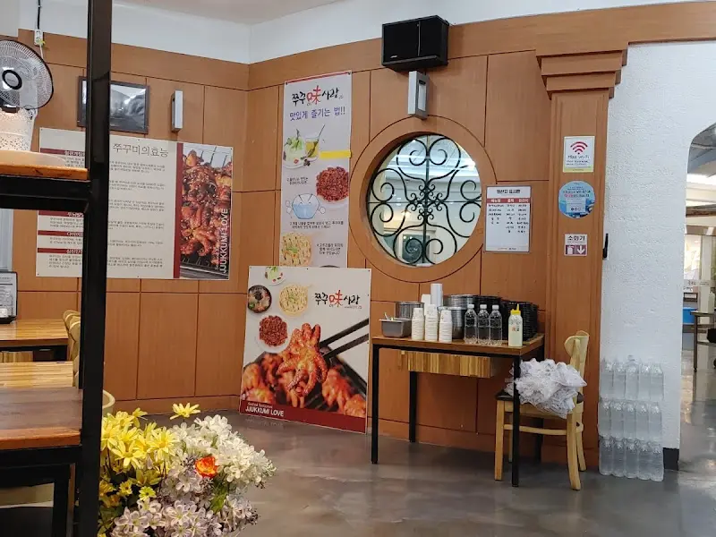 식당 내부 인테리어