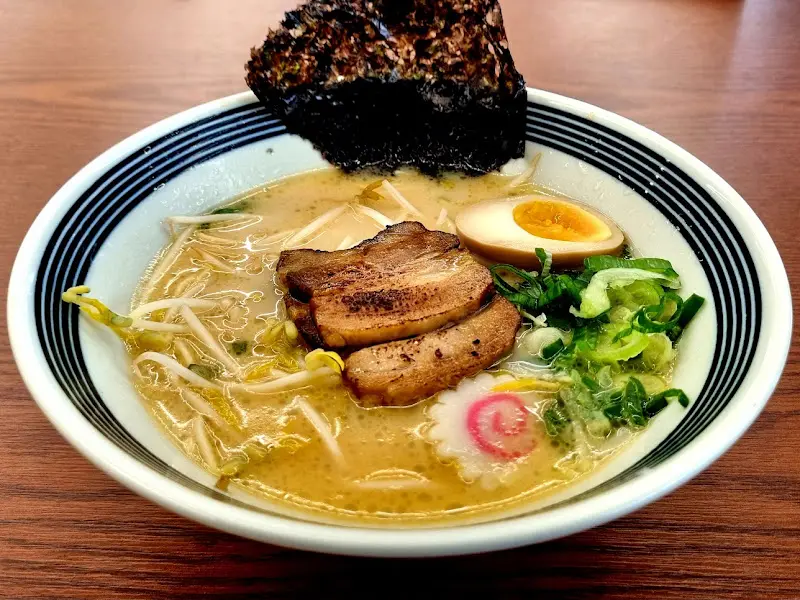 진한 국물이 인상적인 돈코츠 라멘