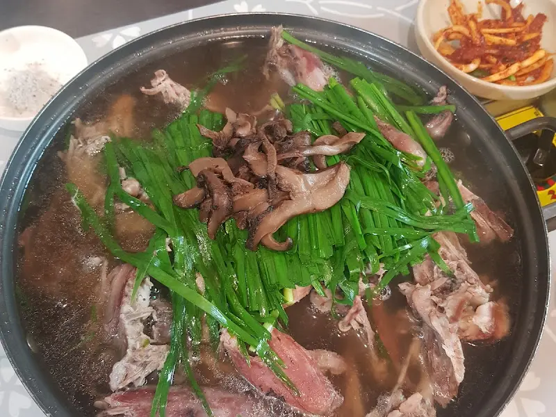 능이오리백숙의 모습