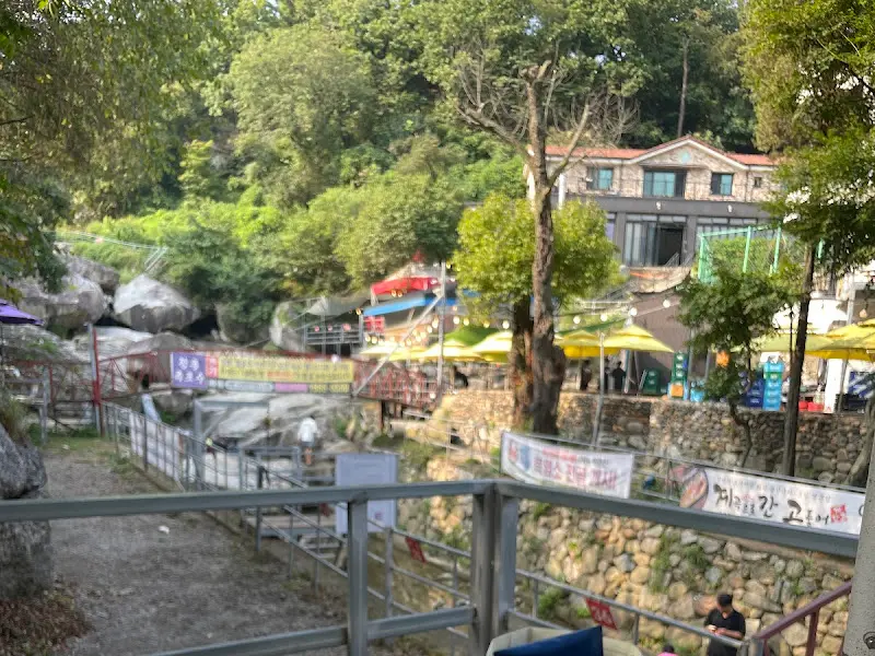 장흥폭포수 식당 전경