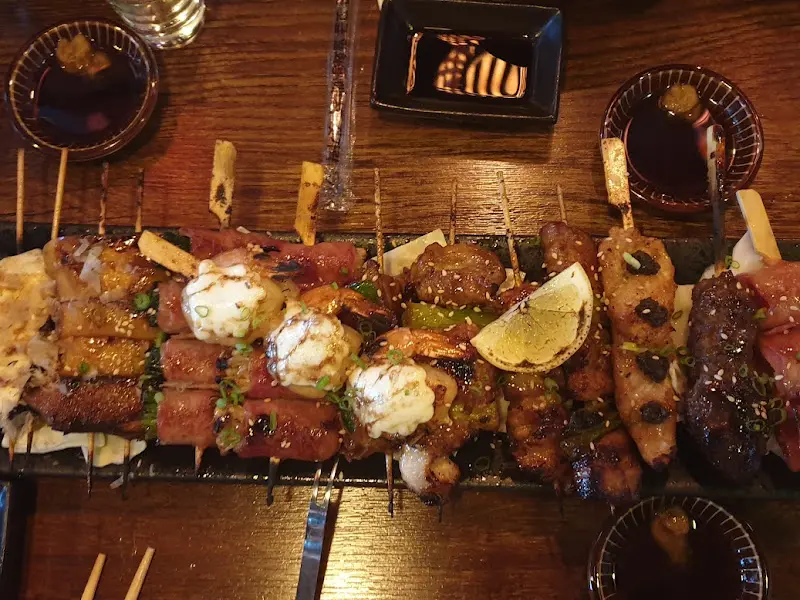 다양한 종류의 야끼토리 꼬치들