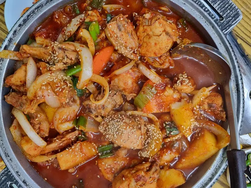 침샘 자극하는 닭볶음탕 비주얼