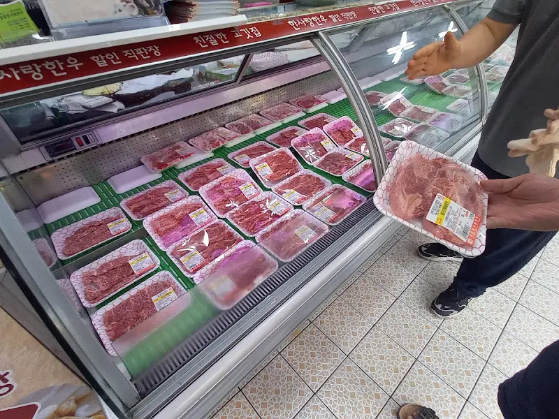 정육점 쇼케이스 속 한우