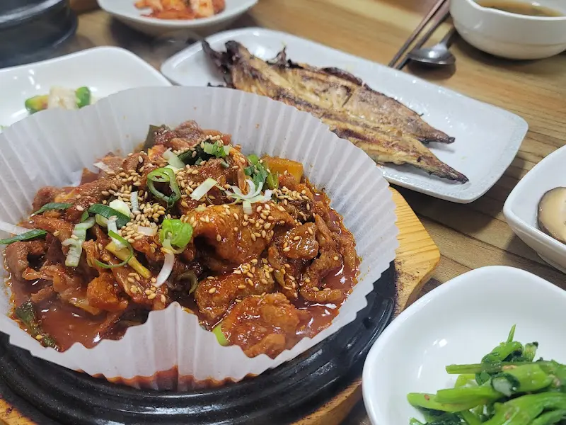 제육볶음과 생선구이