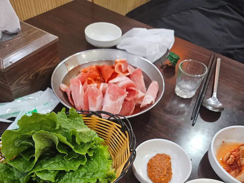 돼지갈비 한 상 차림