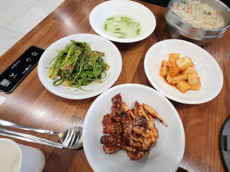 본가 밑반찬 전체샷