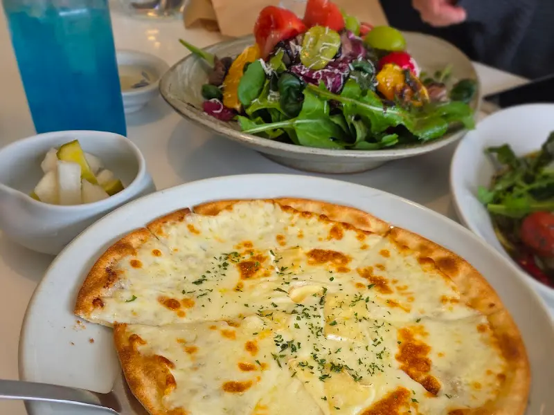 고르곤졸라 치즈 안심 샐러드