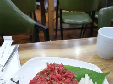 추억을 굽는 연기, 대전에서 만나는 인생 육회 & 갈비탕 맛집