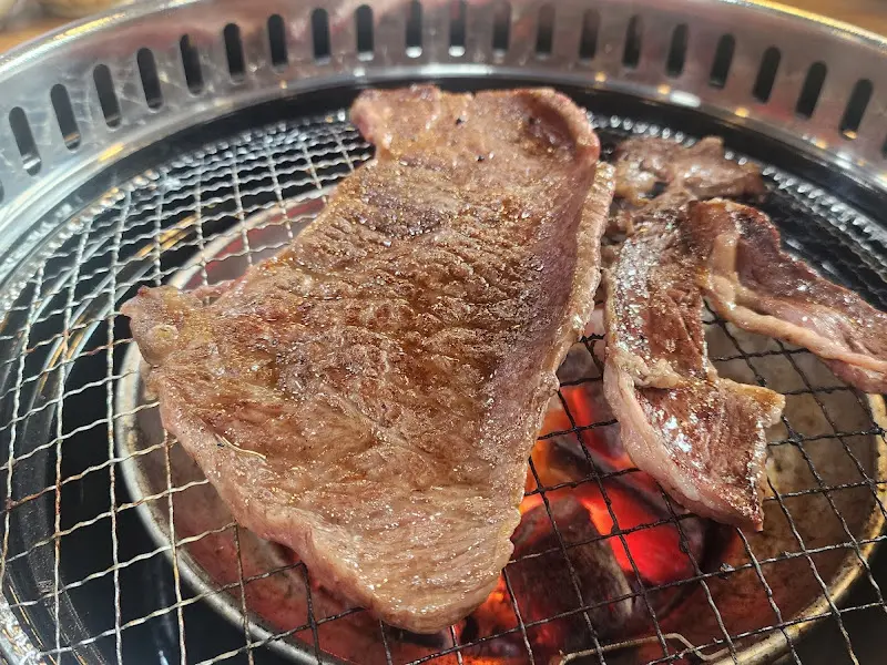 노릇하게 구워진 고기