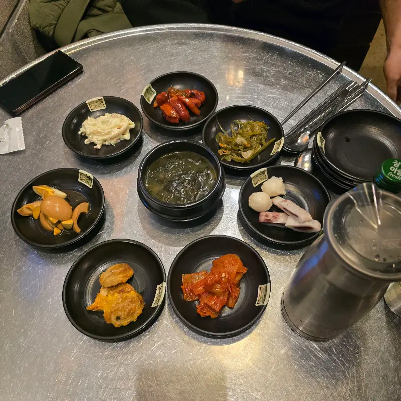 다채로운 기본 반찬