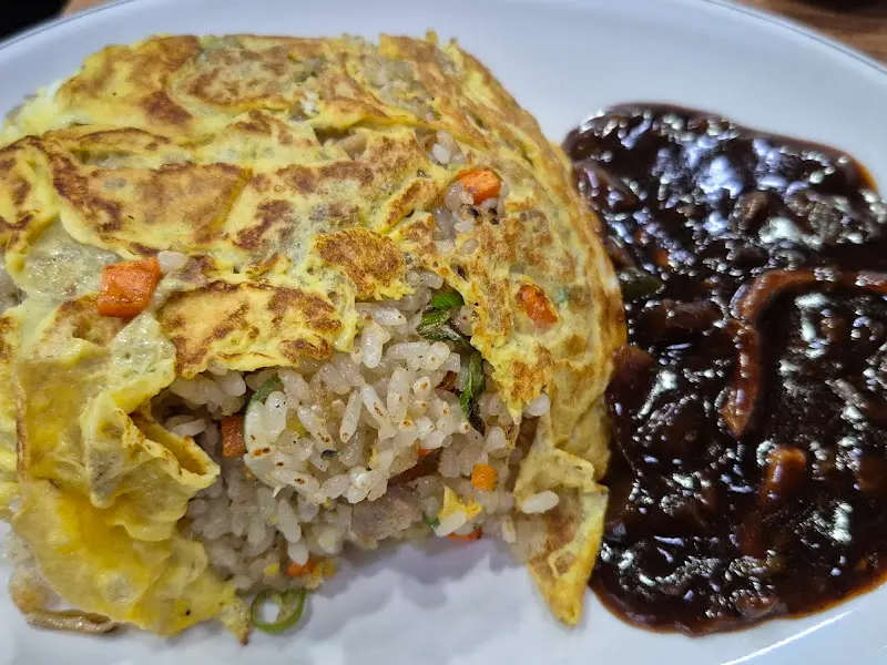 계란 옷을 입은 볶음밥