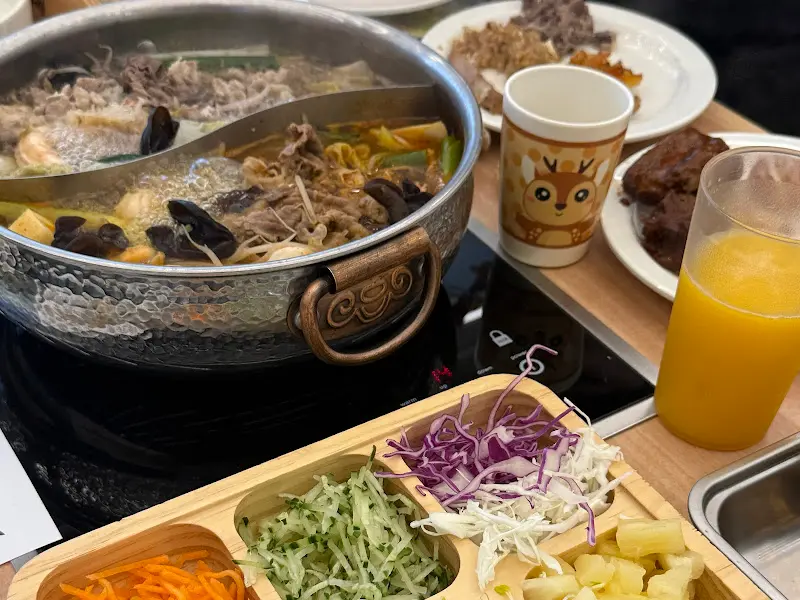 샤브샤브와 다양한 음식들