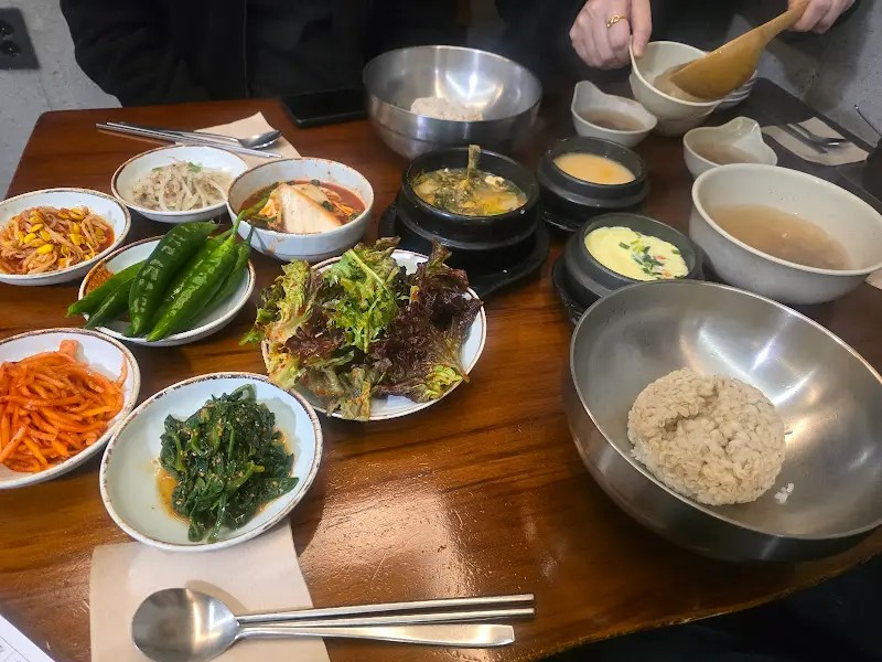 푸짐한 보리밥 한 상