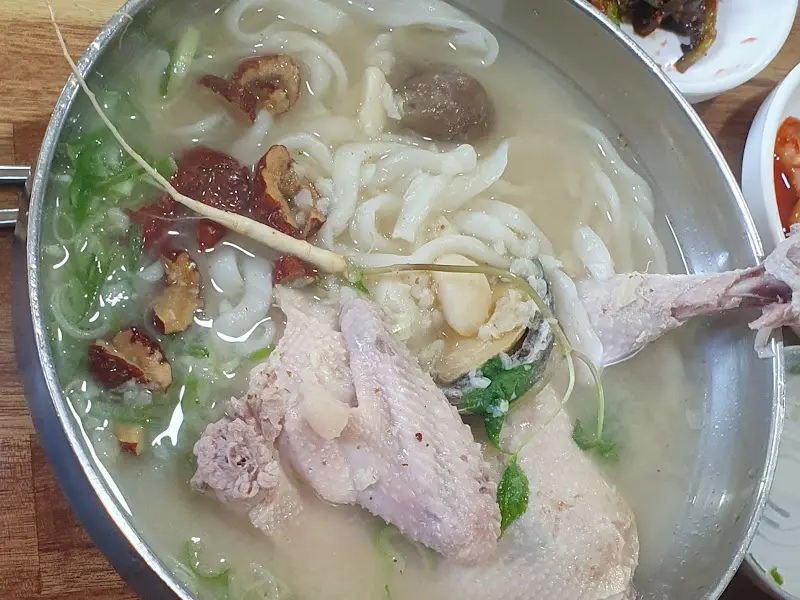 닭칼국수 비주얼