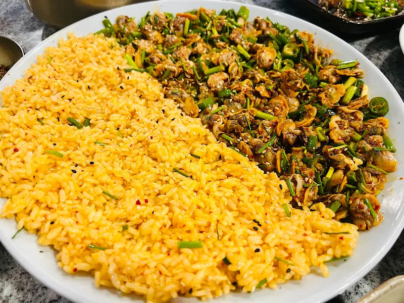 꼬막 비빔밥의 먹음직스러운 모습