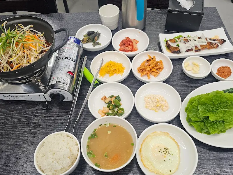 푸짐한 백반 한 상 차림