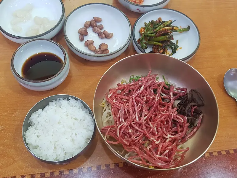 밥과 육회비빔밥