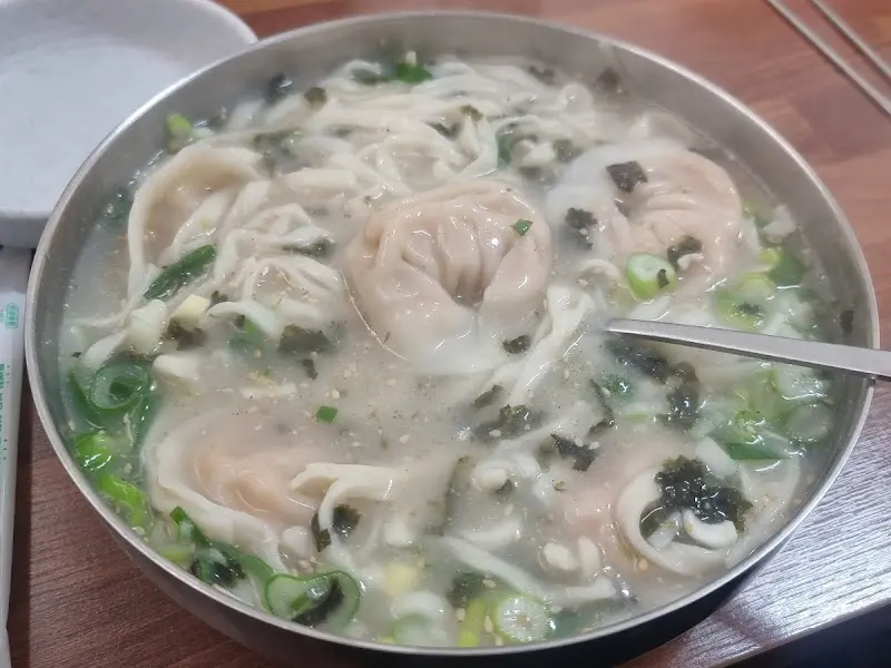 칼만두국 근접샷