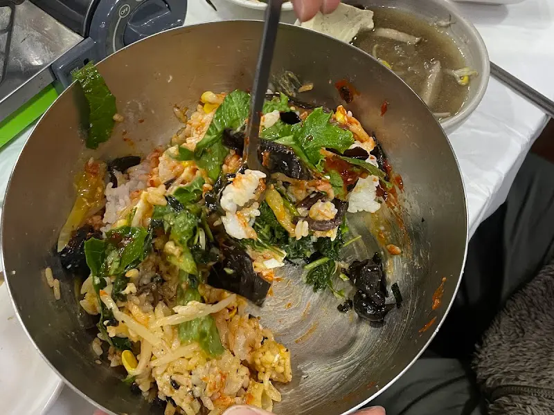 산채비빔밥 비비기