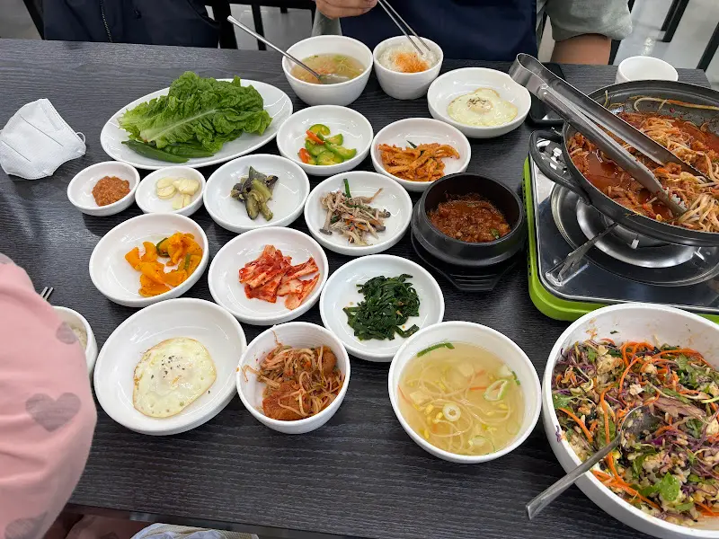 푸짐한 백반 한 상