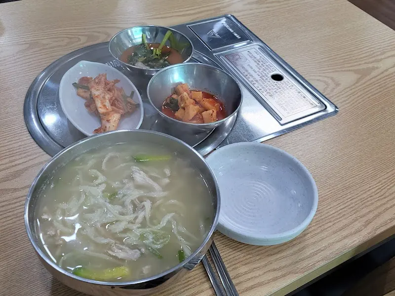 닭칼국수와 닭곰탕, 기본 반찬