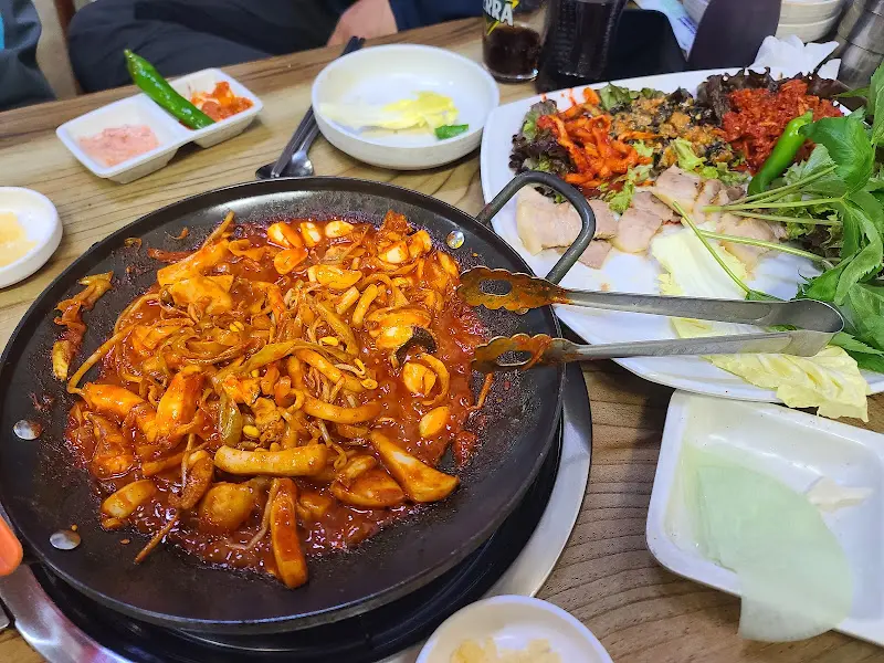 갑오징어 삼겹살 새우 철판 볶음