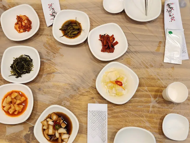 정갈하게 차려진 밑반찬