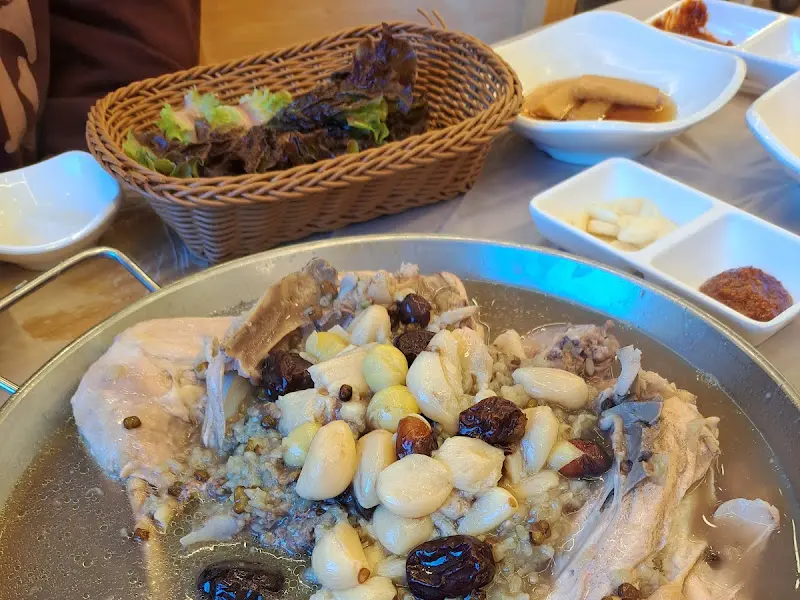 푸짐한 닭백숙 한 상 차림