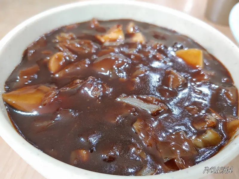 윤기가 좔좔 흐르는 볶음밥