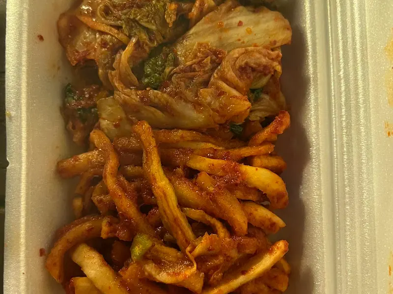 신선한 김치와 무말랭이