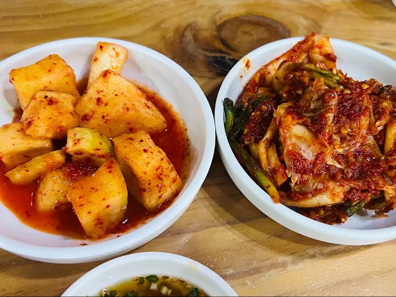 신촌설렁탕의 김치와 깍두기