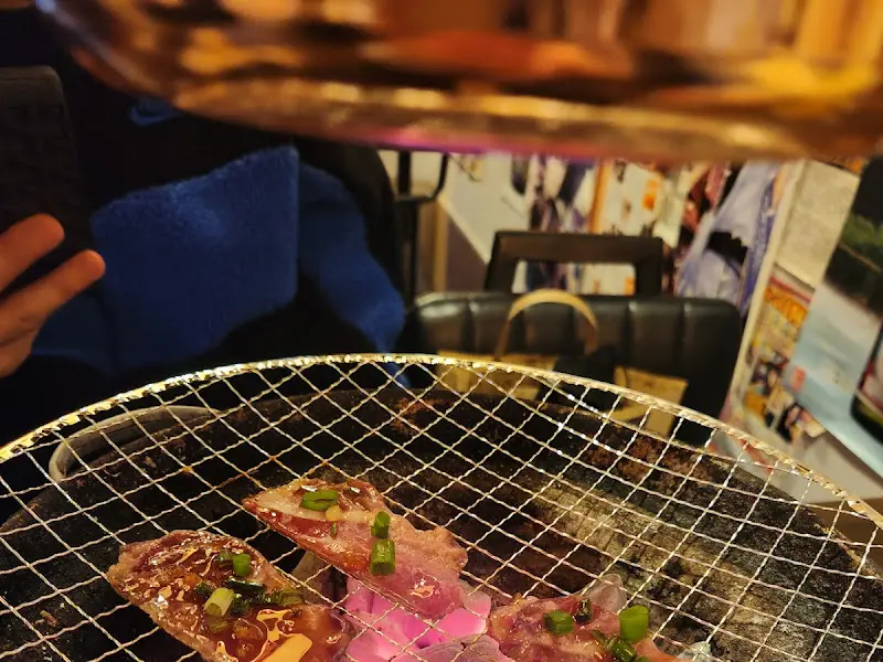 불판 위에서 익어가는 야키니쿠