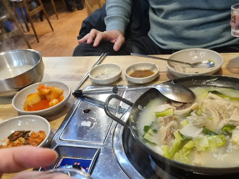 보양수육전골 한 상 차림