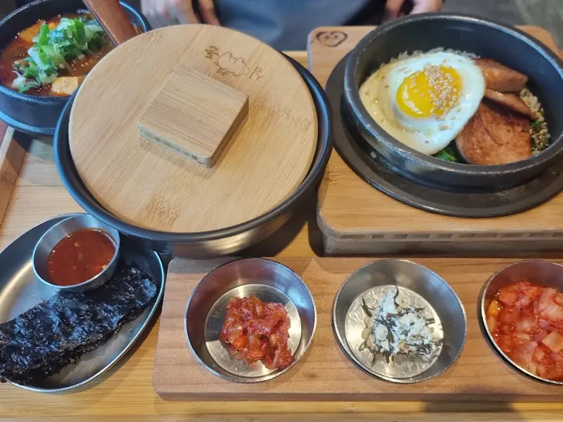 김치찌개 솥밥 정식