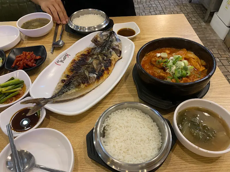 푸짐한 고등어 구이 한 상 차림