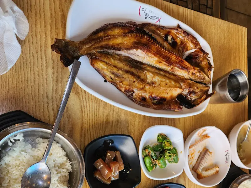 살이 통통하게 오른 고등어 구이